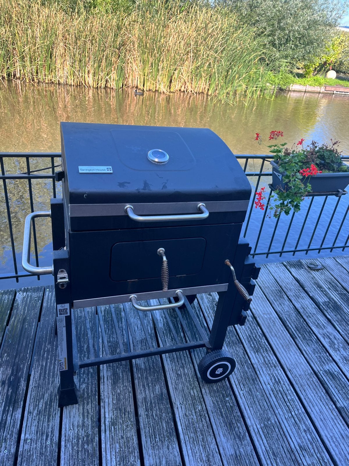 Tarrington House Houtskool BBQ met hoes, Ophalen, Gebruikt, Met accessoires