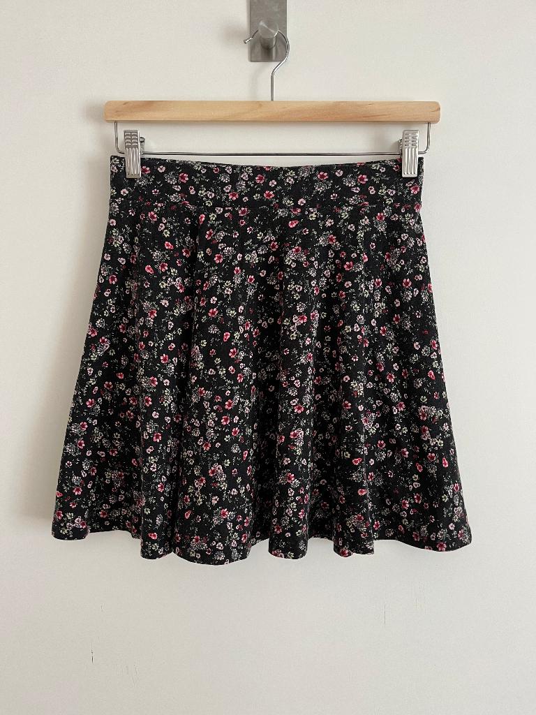 C&A Clockhouse - zwarte bloemen mini rok, Maat 38/40 (M), Zwart, Ophalen of Verzenden, Boven de knie