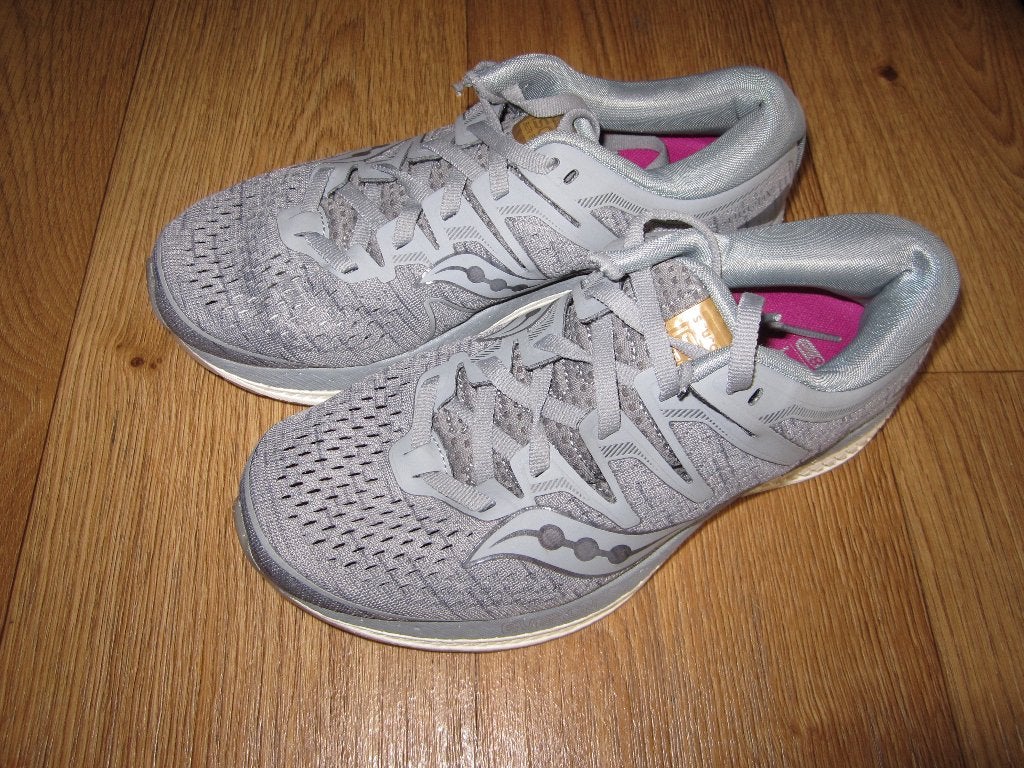 Saucony Triumph sportschoenen maat 37.5., Kleding | Dames, Schoenen, Sportschoenen, Ophalen of Verzenden, Zo goed als nieuw, Grijs