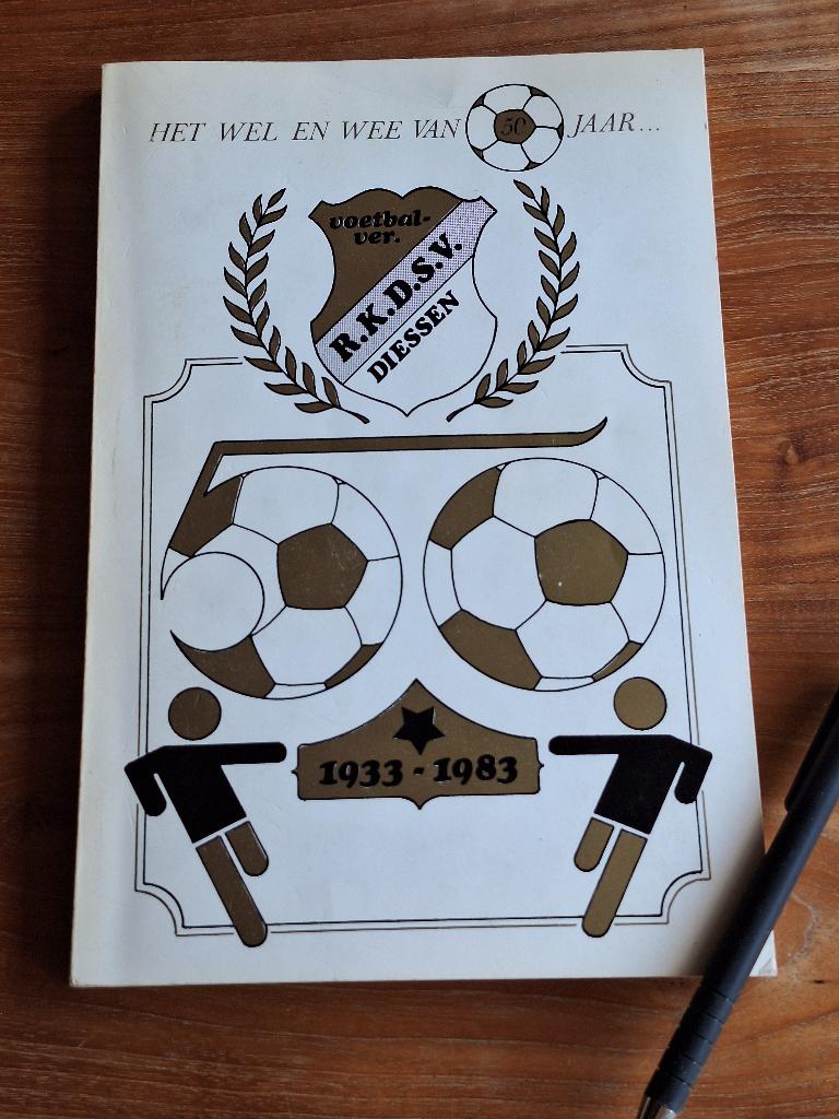  jubileumboek van de voetbalvereniging R.K.D.S.V uit Diessen, Ophalen of Verzenden, Gelezen