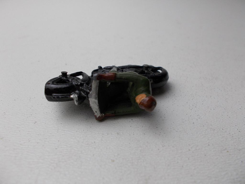 1936 Dinky Toys 37A CIVILIAN MOTORCYCLE + DRIVER I.g.st., Ophalen of Verzenden, Zo goed als nieuw, Overige typen, Dinky Toys