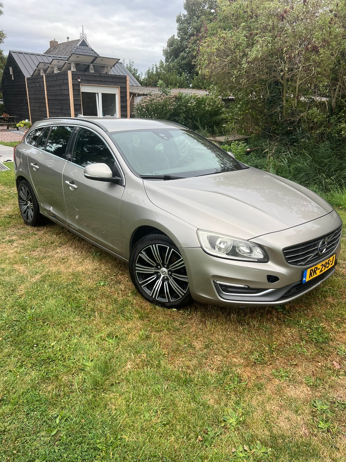 Volvo V60 D2 115pk Start/stop Powershift 2013 Grijs, Zwart, 4 cilinders, Diesel, 1300 kg