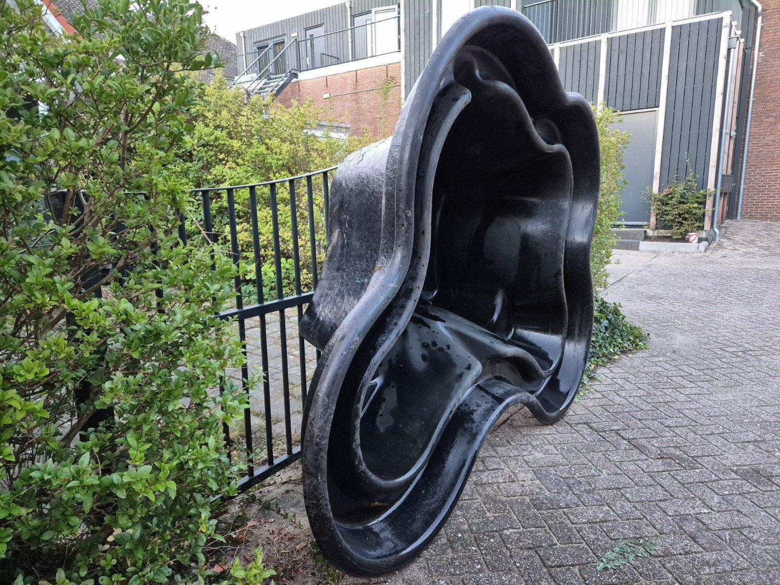 Voorgevormde vijver - Zwart, robuust en klaar voor gebruik, Ophalen, Gebruikt