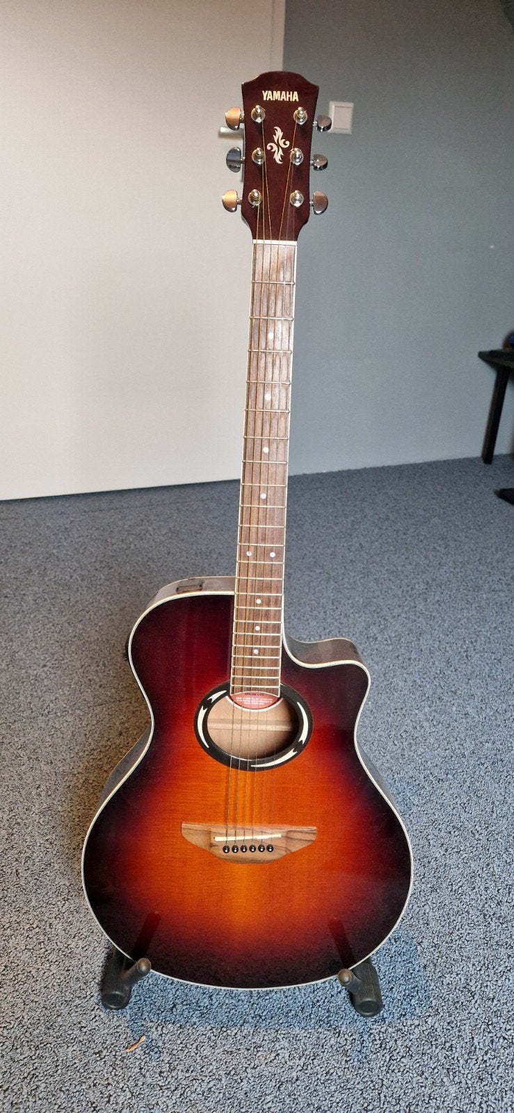 Yamaha APX500 OVS Westerngitaar met element en hoes, Muziek en Instrumenten, Snaarinstrumenten | Gitaren | Akoestisch, Ophalen