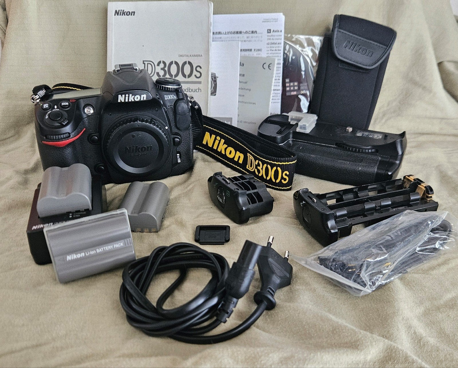 Nikon D300s DSLR body met MB-D10 batterijgrip, Ophalen, Gebruikt, Spiegelreflex, Geen optische zoom