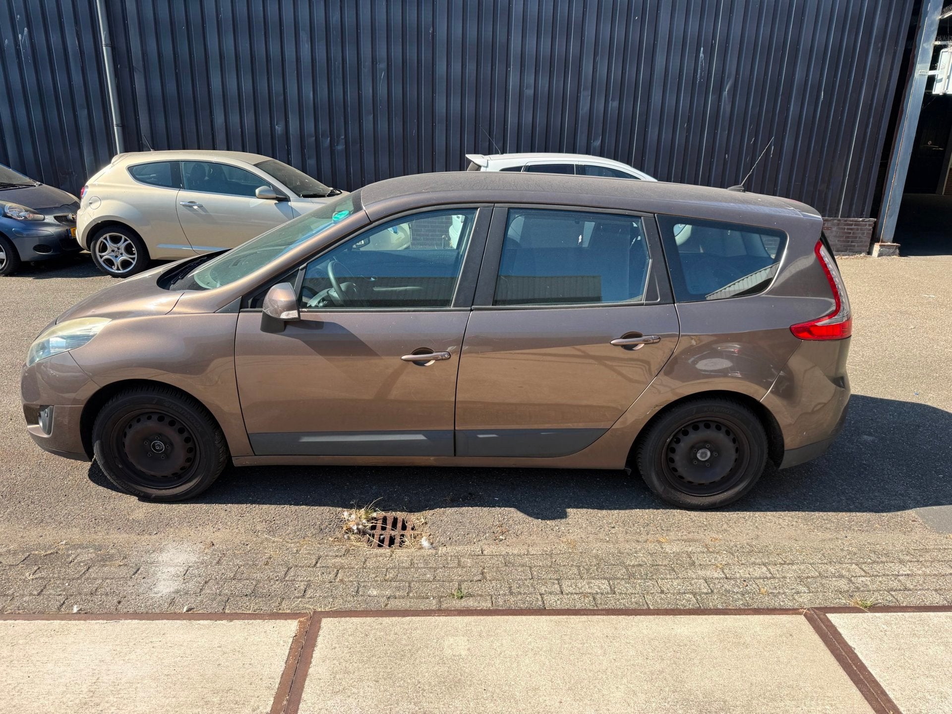 Renault Grand Scénic 1.4 TCe Expression 7 persoons, Voorwielaandrijving, 4 cilinders, Bruin, Handgeschakeld