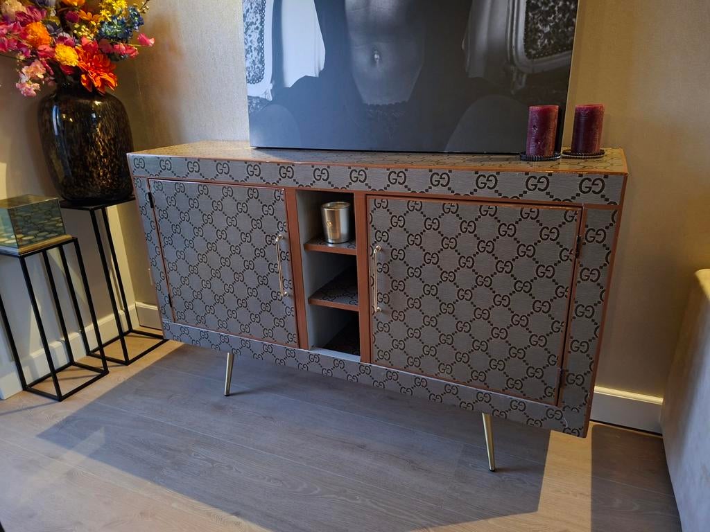 Uniek dressoir met Gucci patroon, Huis en Inrichting, Ophalen, 100 tot 150 cm, Luxe, Designer, Modern, 25 tot 50 cm