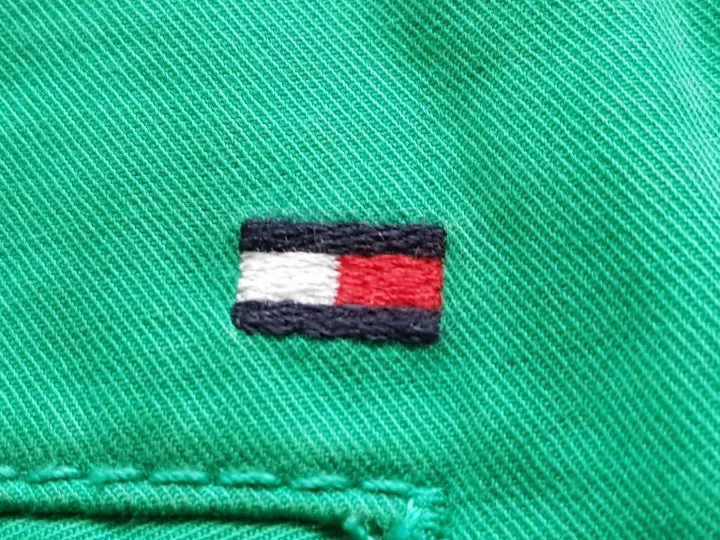 Tommy Hilfiger Broek met groene  kleur maat 33/32, Tommy Hilfiger, Nieuw, Groen, Verzenden