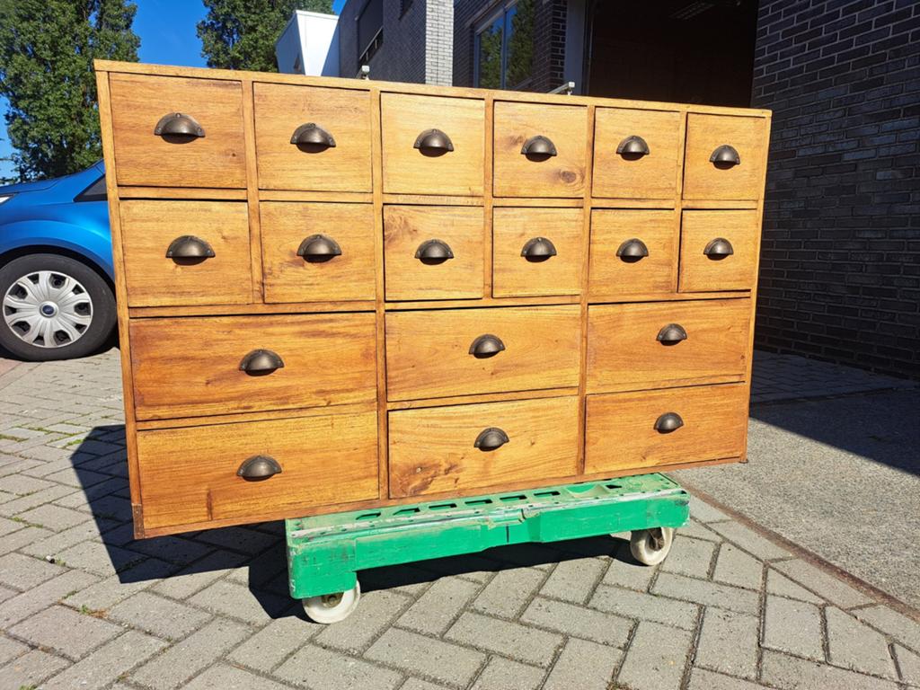 Teakhouten  ladekast 18 lades