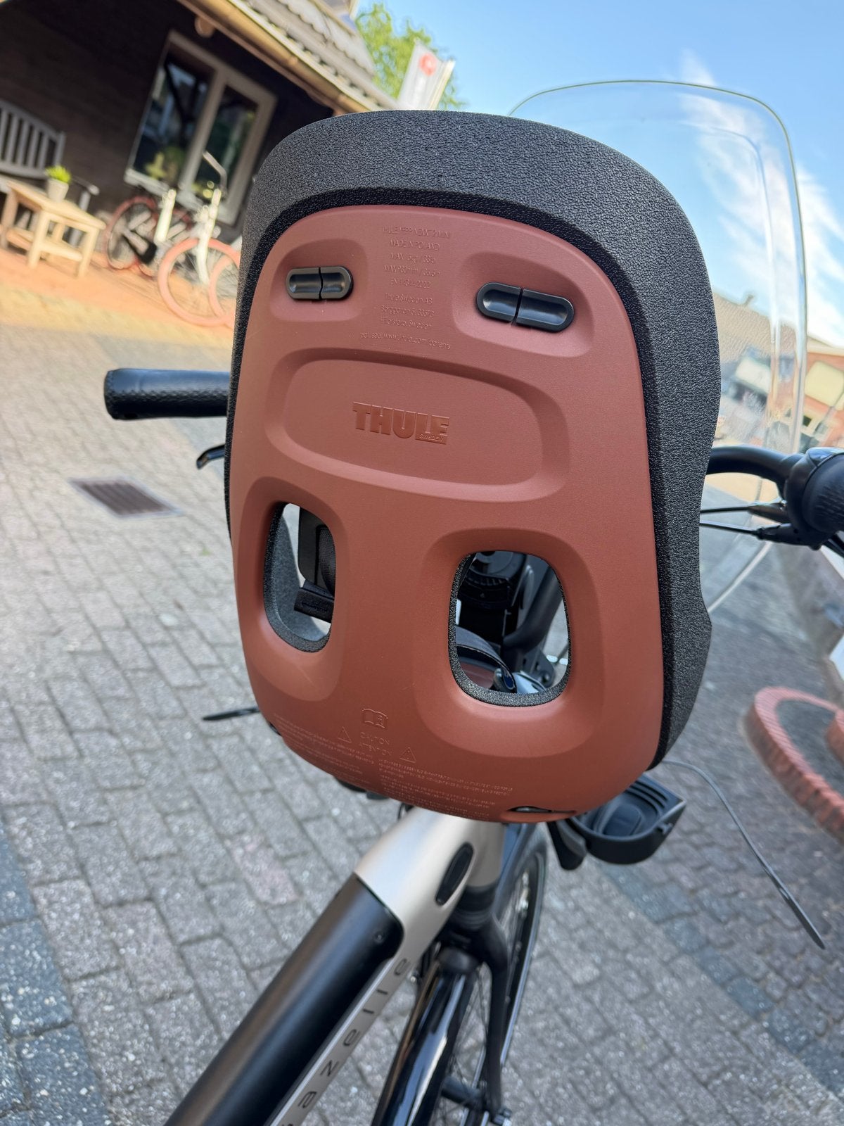 Thule Fietsstoel bruin met Windscherm - Zo goed als nieuw, Ophalen, Zo goed als nieuw, Voorzitje