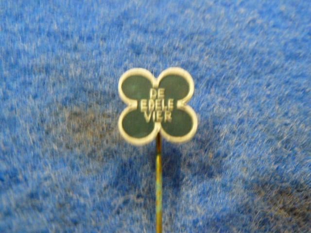 Speldje De edele vier, Ophalen of Verzenden, Zo goed als nieuw, Overige onderwerpen