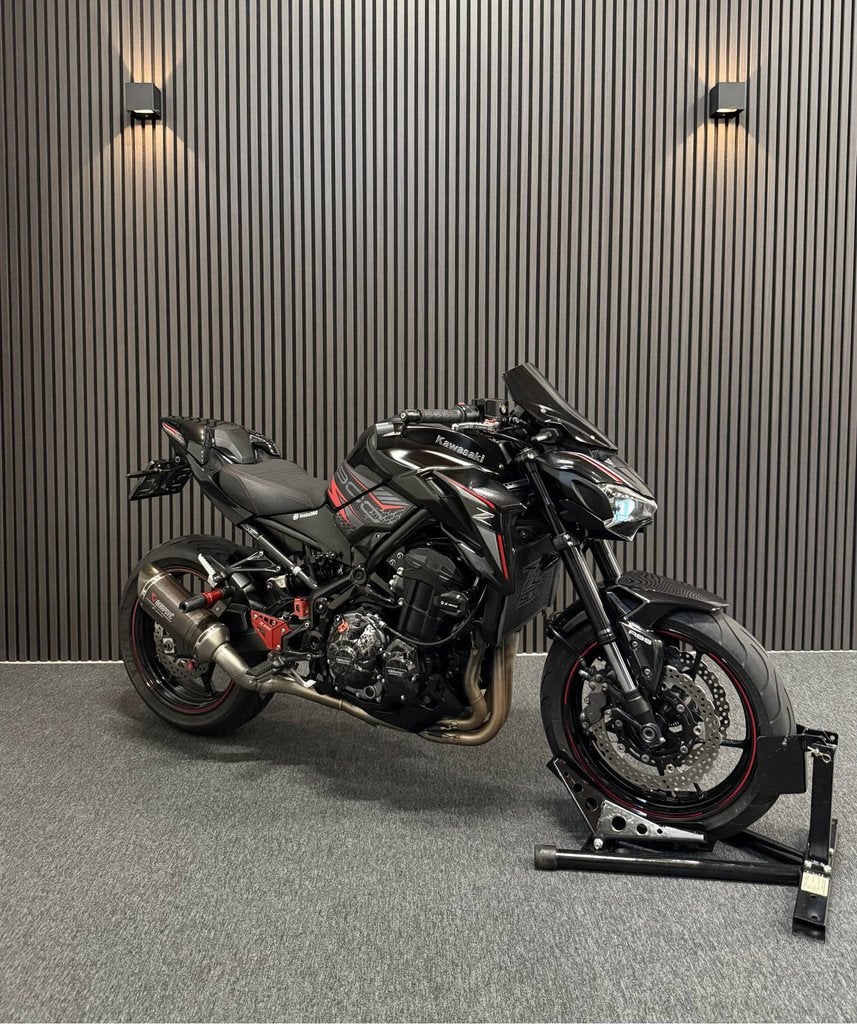 Kawasaki Z900 PERFORMANCE -AKRAPOVIC-85KW-UNIEK-MATTBLACK, Kolen Motors, Broekhovenseweg 130-2
5021LJ  TILBURG, NL, 948 cc, Bedrijf