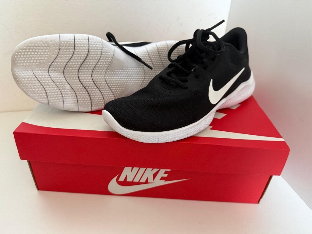 Nike Flex Experience RN 9 zwart/wit maat 39, Zwart, Nike, Ophalen of Verzenden, Sneakers of Gympen