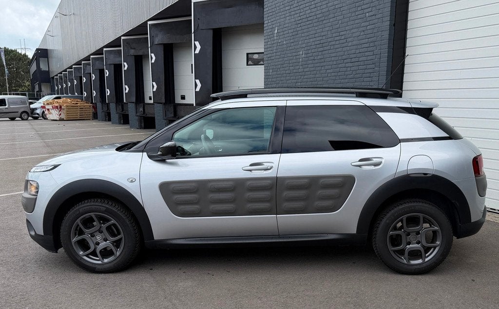 Citroen C4 Cactus 1.2 PureTech Shine DEALERONDERHOUDEN/CAMER, Voorwielaandrijving, Stof, 1199 cc, 995 kg