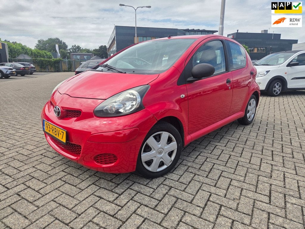 Toyota Aygo 1.0-12V Cool/AIRCO/NAP/TWEEDE EIGENAAR, Auto's, Toyota, Voorwielaandrijving, Euro 5, Gebruikt, 4 stoelen