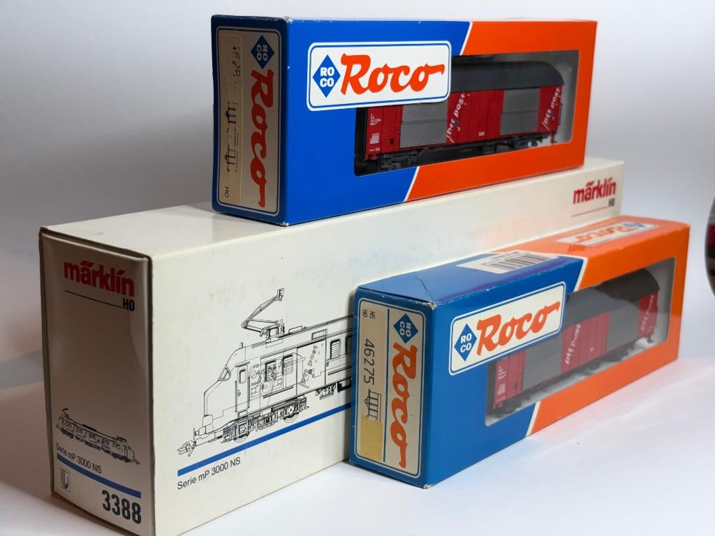 Märklin 3388 (mP 3004) + Roco PTT Postwagon 46275 & 46281, Hobby en Vrije tijd, Modeltreinen | H0, Wisselstroom, Locomotief, Ophalen of Verzenden