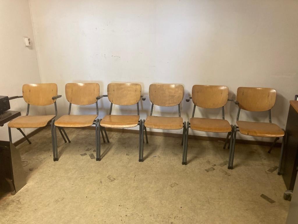 Stoelen voor kantine of mancave..... oerdegelijk, stapelbaar, Gebruikt, Bruin, Ophalen of Verzenden, Vijf, Zes of meer stoelen