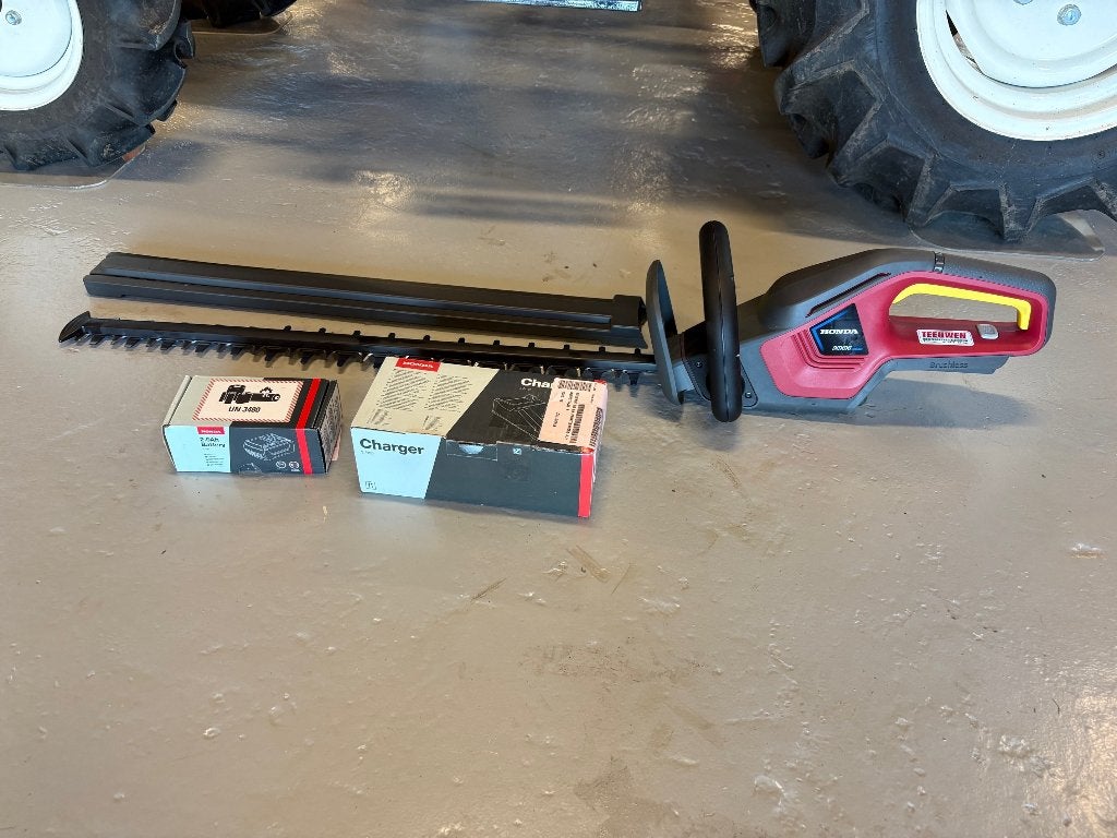 Honda HHH 36 accu heggenschaar met accu en lader, nieuw!, Honda, Mertstraat 5, Verkoop@teeuwentuinmachines.nl, Ophalen of Verzenden