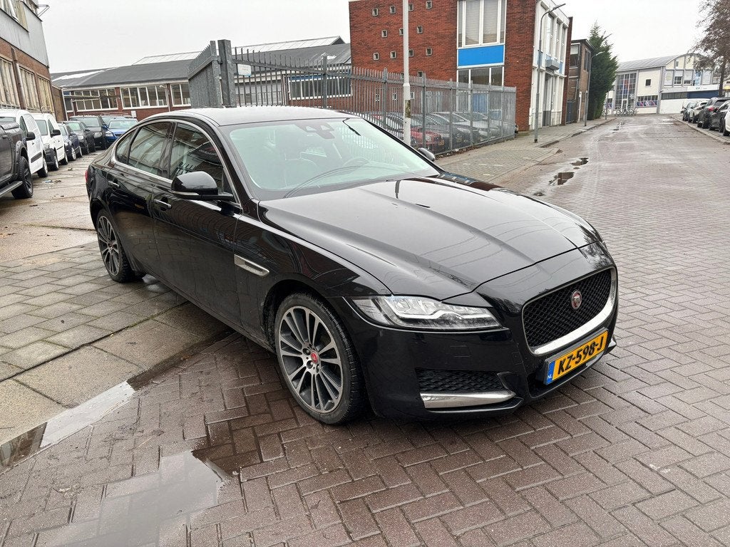 Jaguar XF 3.0d Portfolio, Automaat, Achterwielaandrijving, 2000 kg, Zwart