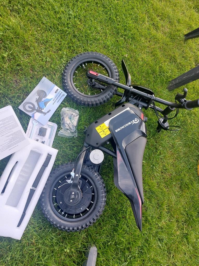 Nieuw Crossmotortje Voor kleine kinderen. Electrisch, Ophalen, Gebruikt