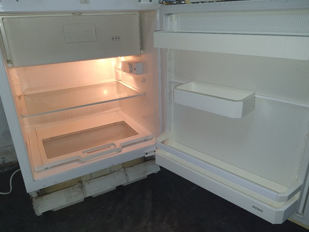 Nette Staat Inbouw ATAG koelkast met vriesvak werkt Perfect, Ophalen, Minder dan 85 cm, 100 tot 150 liter, Zo goed als nieuw
