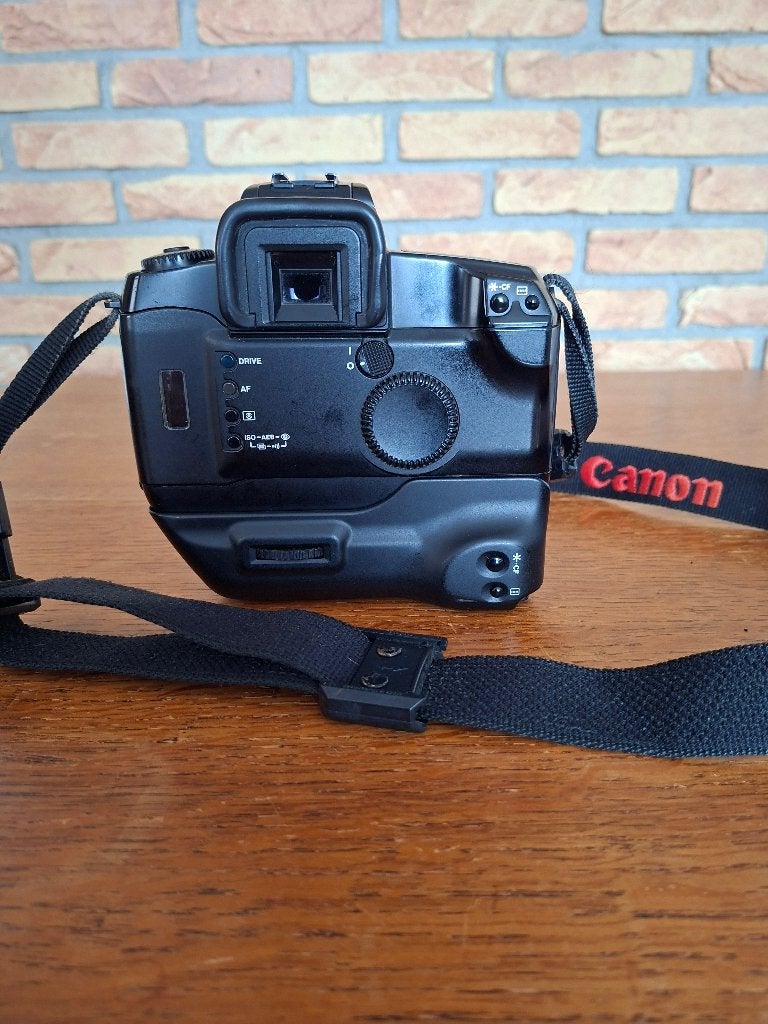 Foto 4 van Canon EOS 5 body met Canon Vertical Grip VG 10