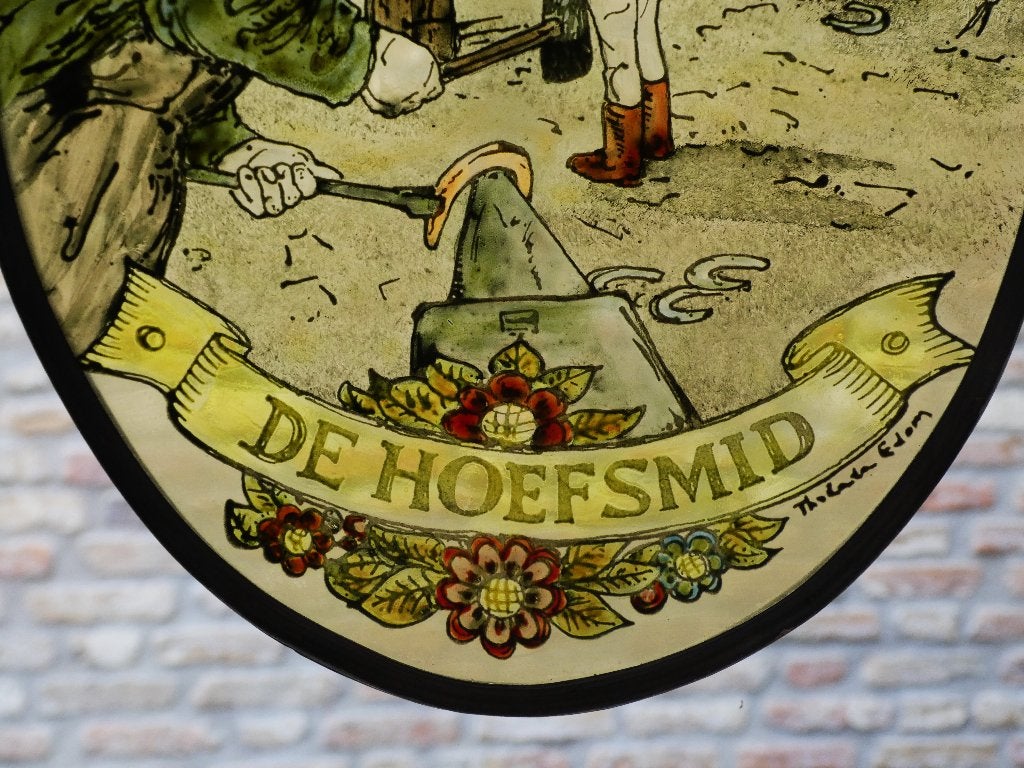 Gebrandschilderd glas in lood raamhanger met De Hoefsmid, Antiek en Kunst, Ophalen of Verzenden