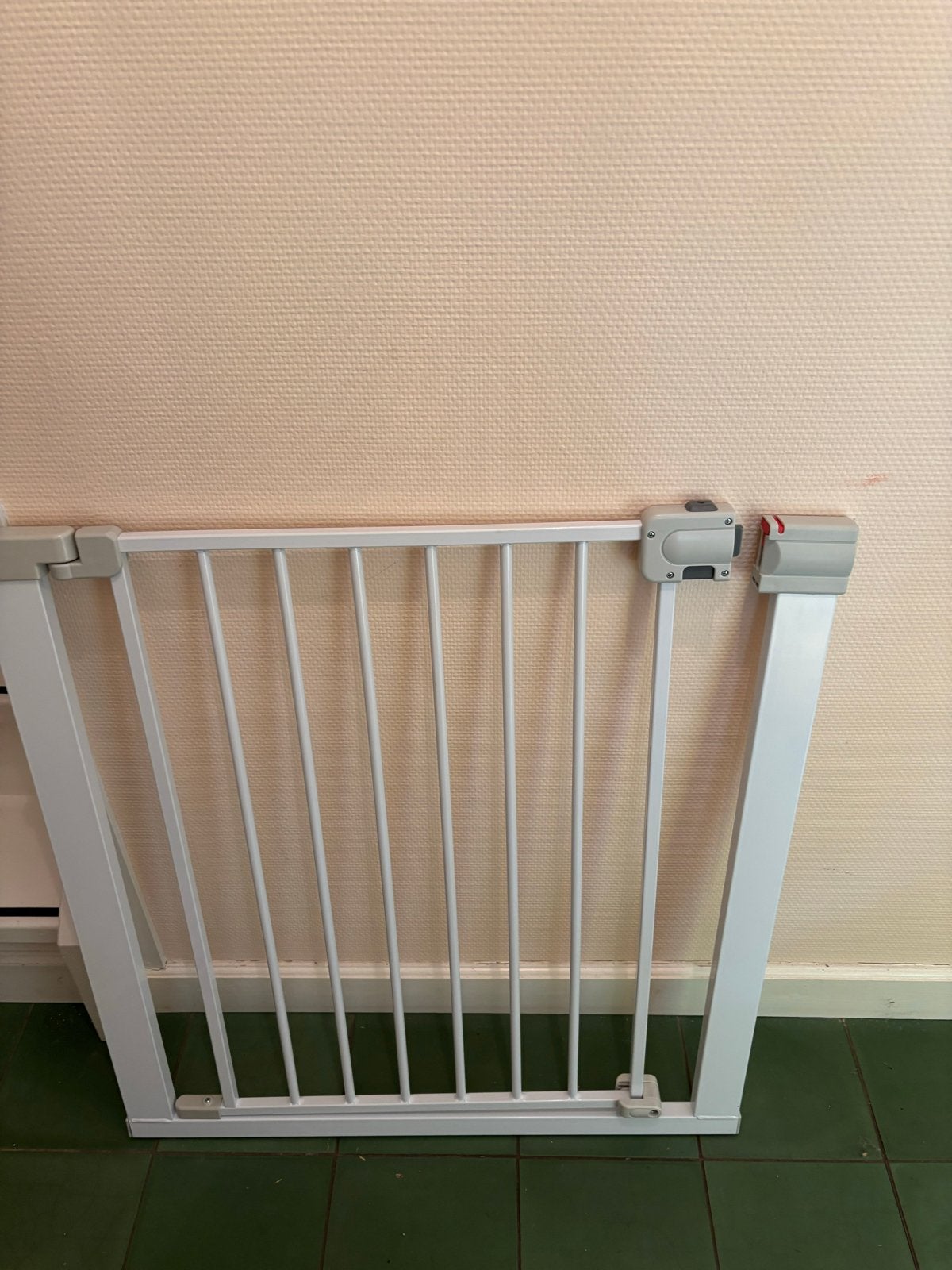 Traphekje Safety 1st Fit Easy Close., Kinderen en Baby's, Traphekjes, Ophalen, Nieuw, Klemhekje, Metaal of IJzer