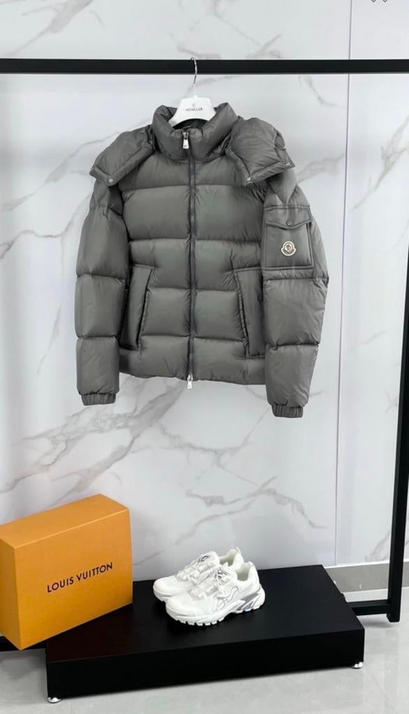 Moncler puff, Ophalen of Verzenden, Zo goed als nieuw