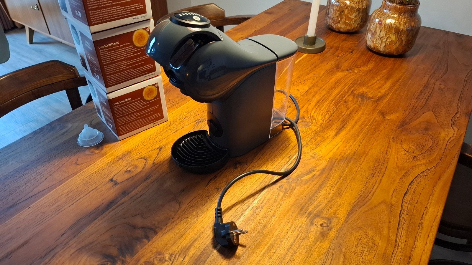 Nescafé Dolce Gusto Genio S KP243B Koffiezetapparaat, Witgoed en Apparatuur, Koffiezetapparaten, Zo goed als nieuw, Koffiepads en cups
