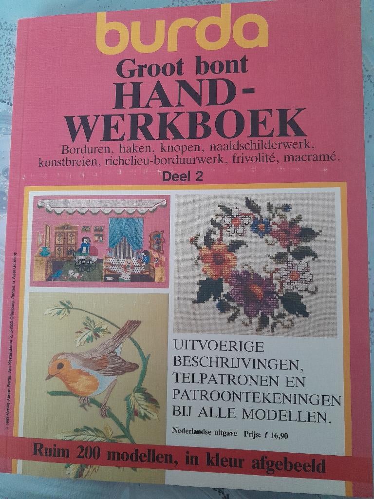 Burda handwerkboek, Boeken, Ophalen of Verzenden, Zo goed als nieuw, Borduren en Naaien