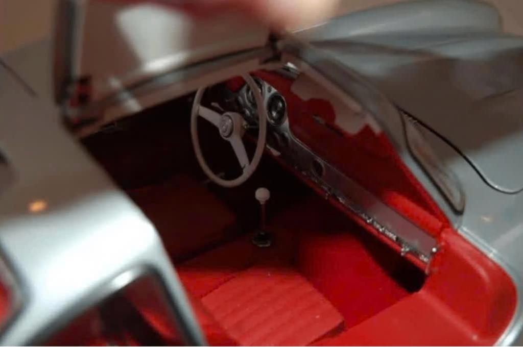 SALE ! 1:8 MERCEDES 300 SL GULLWING silver/red Eaglemoss WRH, Hobby en Vrije tijd, Modelauto's | 1:5 tot 1:12, Ophalen, Zo goed als nieuw