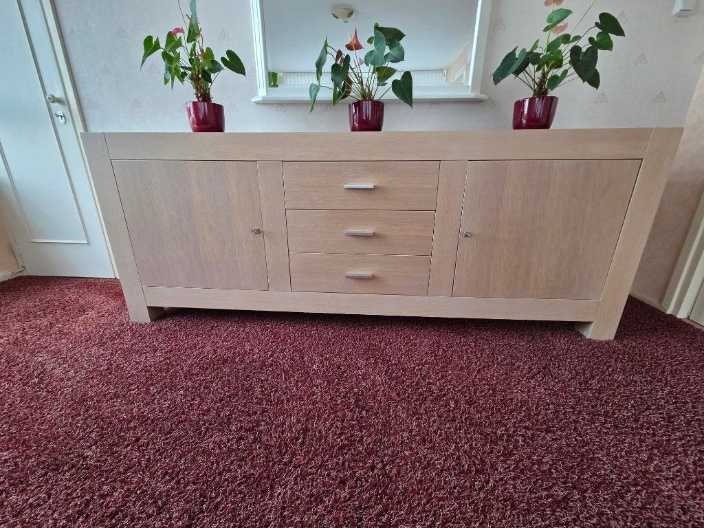 mooie dressoir, Huis en Inrichting, Kasten | Dressoirs, Ophalen, Zo goed als nieuw, 200 cm of meer, 25 tot 50 cm