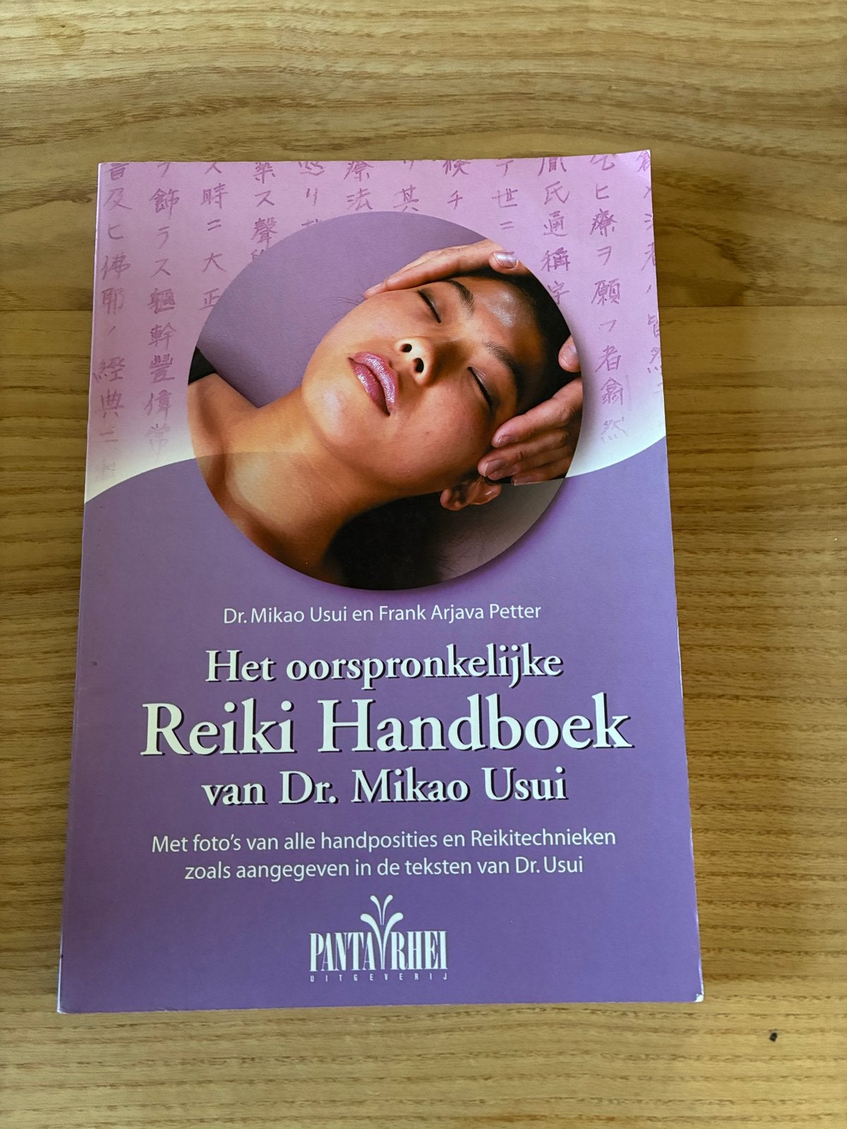 Het oorspronkelijke Reiki Handboek van Dr. Mikao Usui, Boeken, Ophalen of Verzenden, Gelezen, Spiritualiteit algemeen, Instructieboek