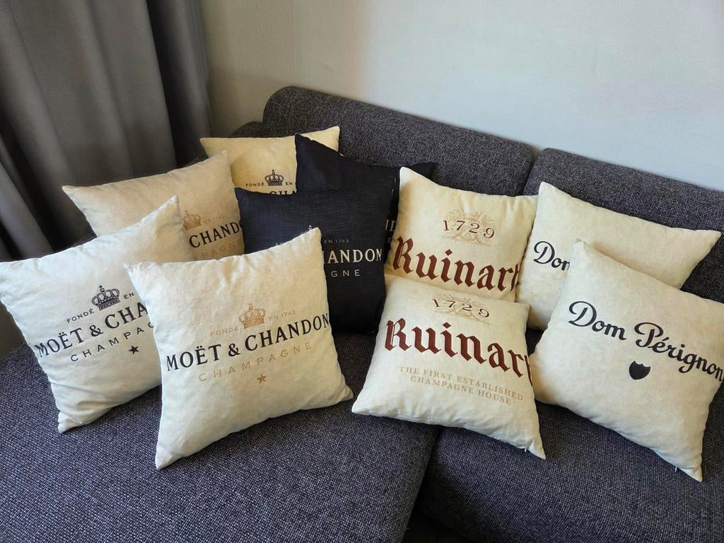 Kussens met champagne logo's (moët, ruinart, dom perignon), Huis en Inrichting, Woonaccessoires | Kussens, Ophalen, Zo goed als nieuw