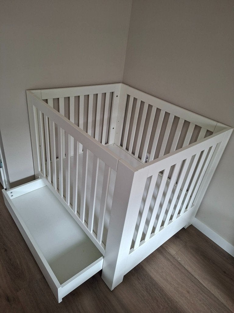 Witte box, Kinderen en Baby's, Boxen, Gebruikt, Vierkant, In hoogte verstelbaar, Boxkleed, Lade, Ophalen