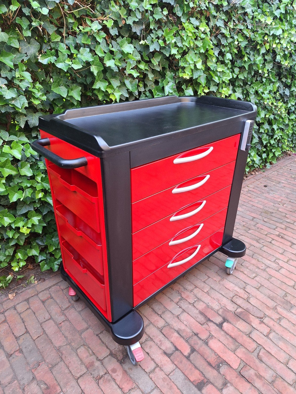Mooie gereedschaps kar met slot, Ophalen, Nieuw