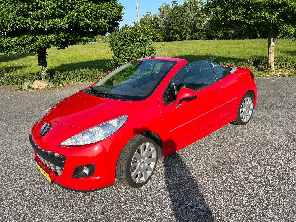Peugeot 207 1.6 16V CC 88KW 2011 Rood, Auto's, Peugeot, Voorwielaandrijving, 15 km/l, Zwart, 4 cilinders