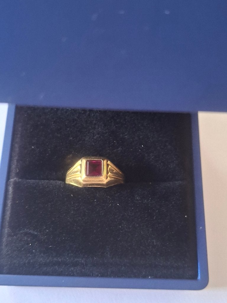 18 krt geel gouden ring met Robijn, Sieraden, Tassen en Uiterlijk, Gebruikt, Verzenden, Geel, 17 tot 18