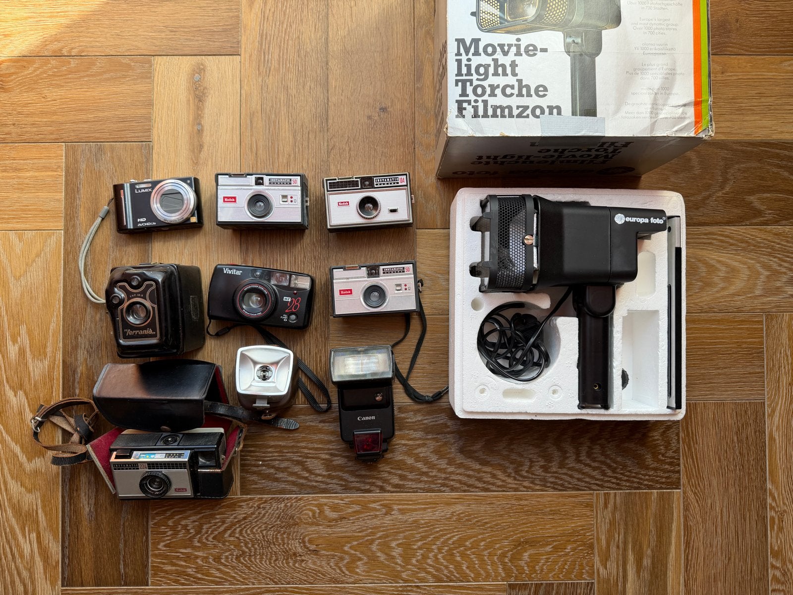 Partij vintage analoge camera's en flitsers, Ophalen of Verzenden, Gebruikt, Compact, Kodak