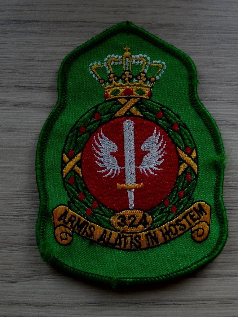 Kroon patch RNLAF 324 Squadron, Verzamelen, Militaria | Algemeen, Verzenden, Luchtmacht, Nederland, Embleem of Badge