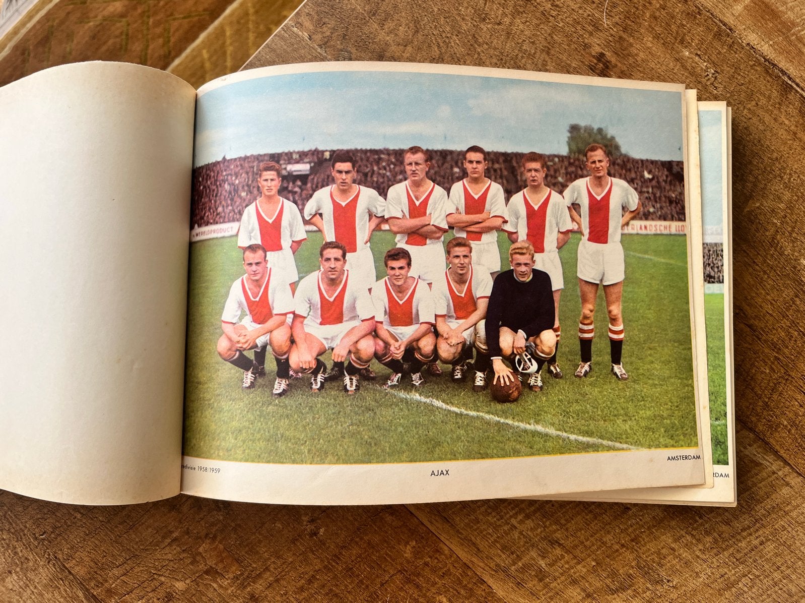 Esso Voetbalboek 1958 Eredivisie Clubs Compleet, Ophalen of Verzenden, Gelezen, Balsport