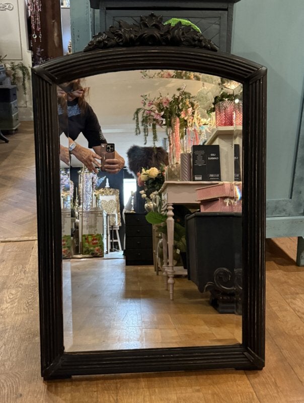 Brocante spiegel, vintage wandspiegel, halspiegel zwart VdlM, Ophalen, Zo goed als nieuw, Minder dan 100 cm, Overige vormen