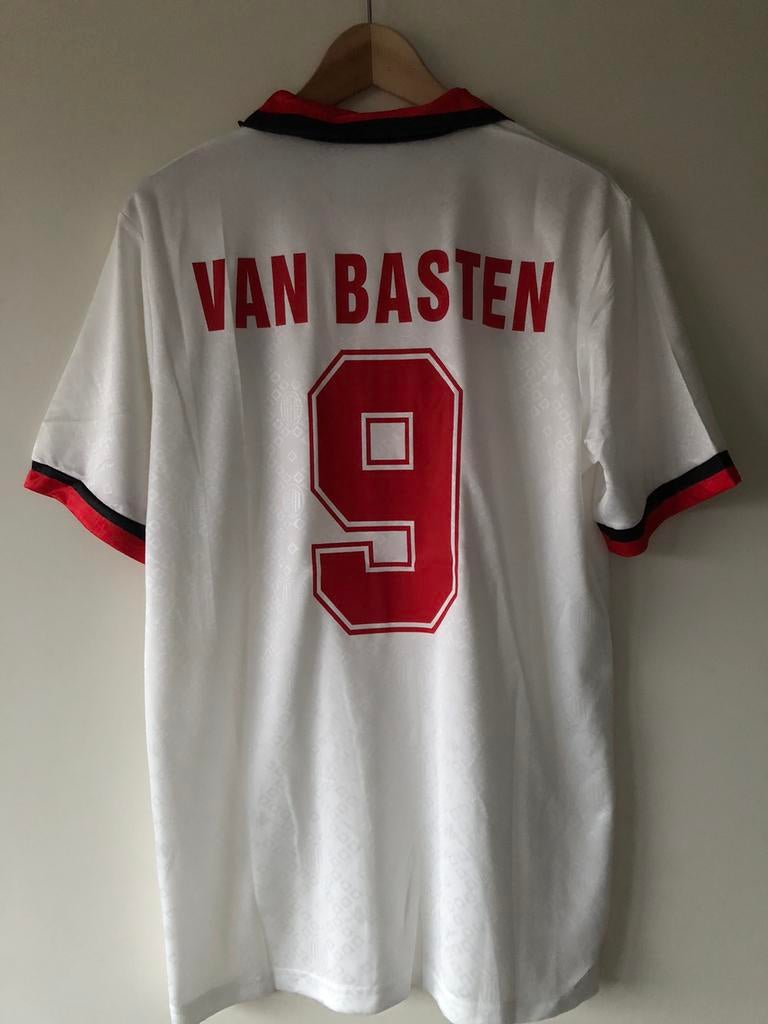 Van Basten AC Milan retro voetbalshirt maat L, Verzamelen, Sportartikelen en Voetbal, Ophalen of Verzenden, Zo goed als nieuw
