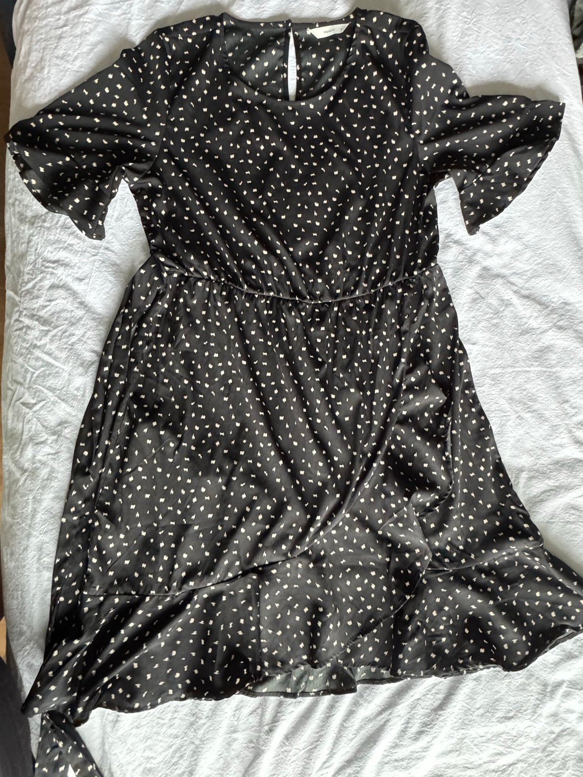 Pigalle wikkeljurk met asymmetrische rok en ceintuur, Zwart, Maat 42/44 (L), Nieuw, Ophalen of Verzenden