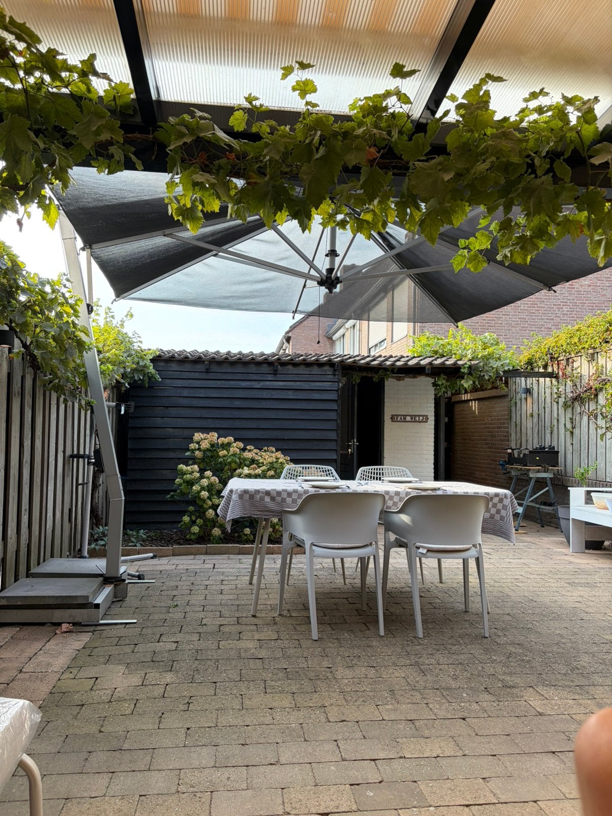 Zweefparasol van Borek model Ischia zwart, Ophalen, Zweefparasol, 3 tot 4 meter, Verstelbaar