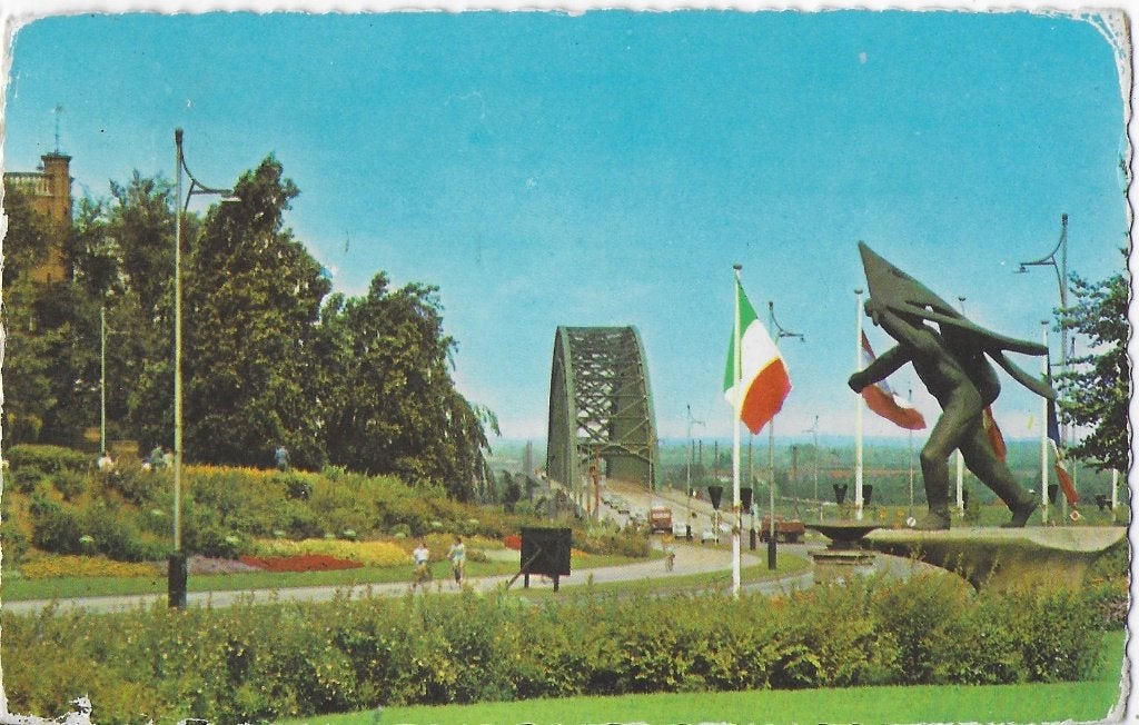 Y66 Gelopen ansichtkaart Nijmegen Waalbrug, Ophalen of Verzenden, 1980 tot heden, Gelopen, Gelderland
