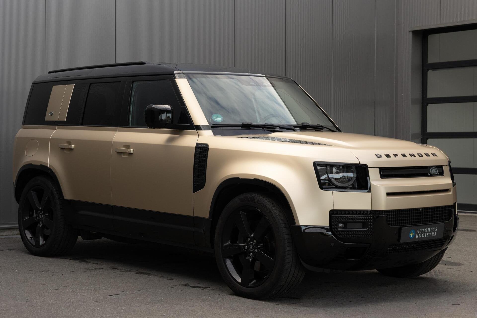 Land Rover | Defender 3.0 D250 110 MHEV SE | Luchtvering | G, Auto's, Automaat, 249 pk, Gebruikt, Zwart