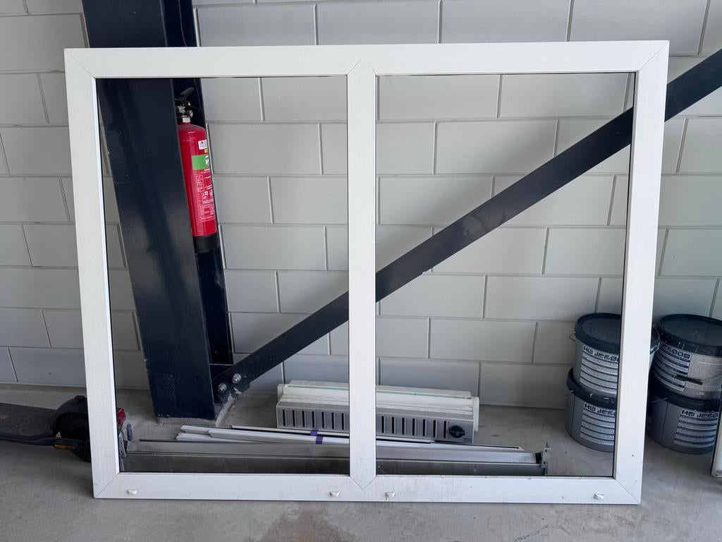 Kunststof kozijn met HR+ glas en ventilatierooster, Ophalen, Kunststof, Gebruikt, Raamkozijn