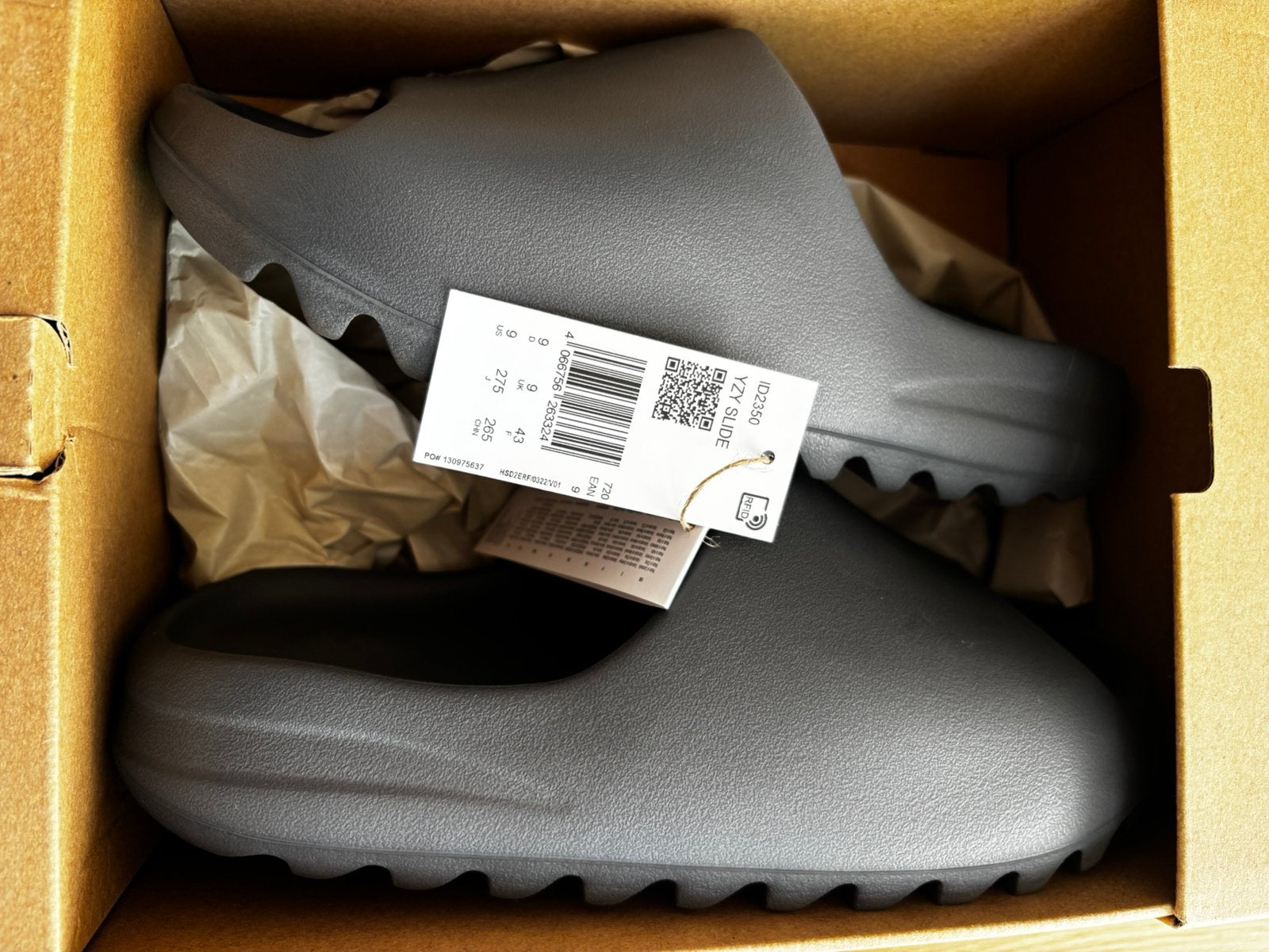 Adidas Yeezy Slide 'Onyx'/ donkergrijs maat 43 Nieuw in doos, Kleding | Heren, Schoenen, Slippers, Overige kleuren, Nieuw, Ophalen of Verzenden